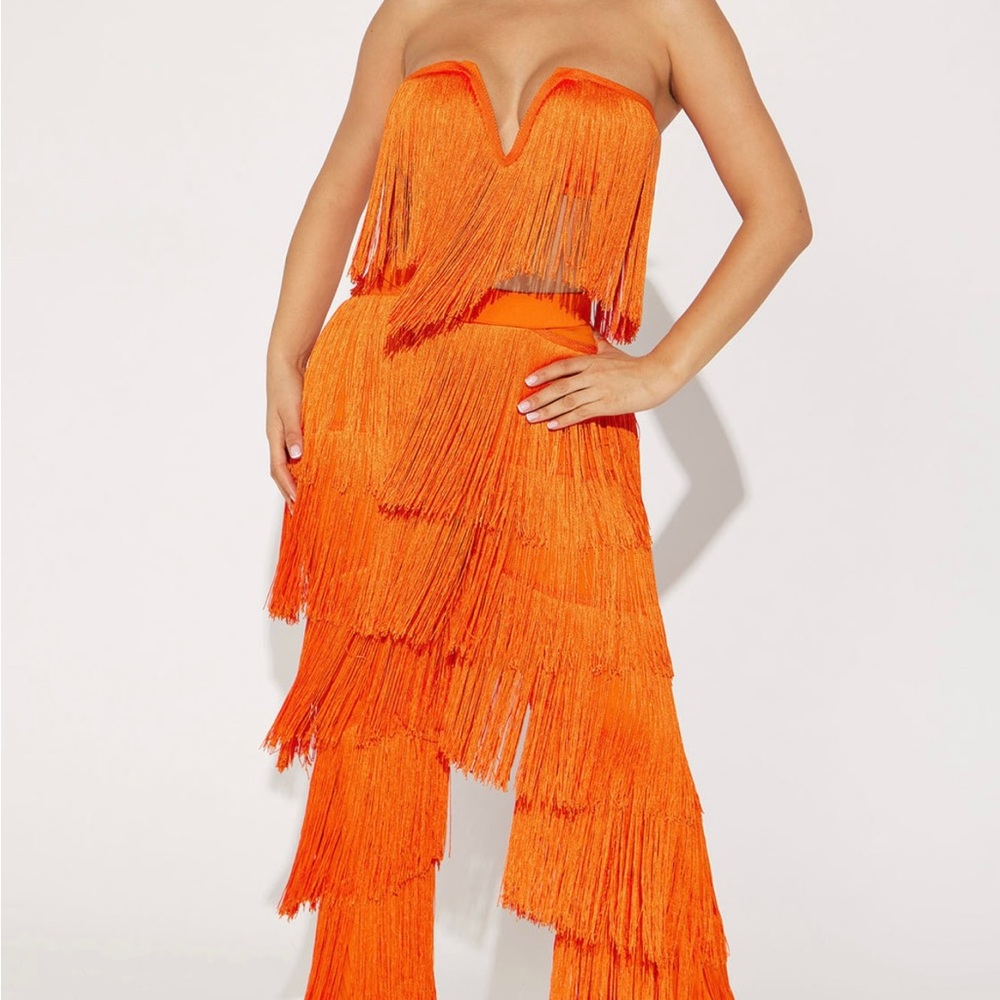 Fringe Pant Set
Crop Top
Sweetheart Neckline
Back Zipper
Straight Leg Pant